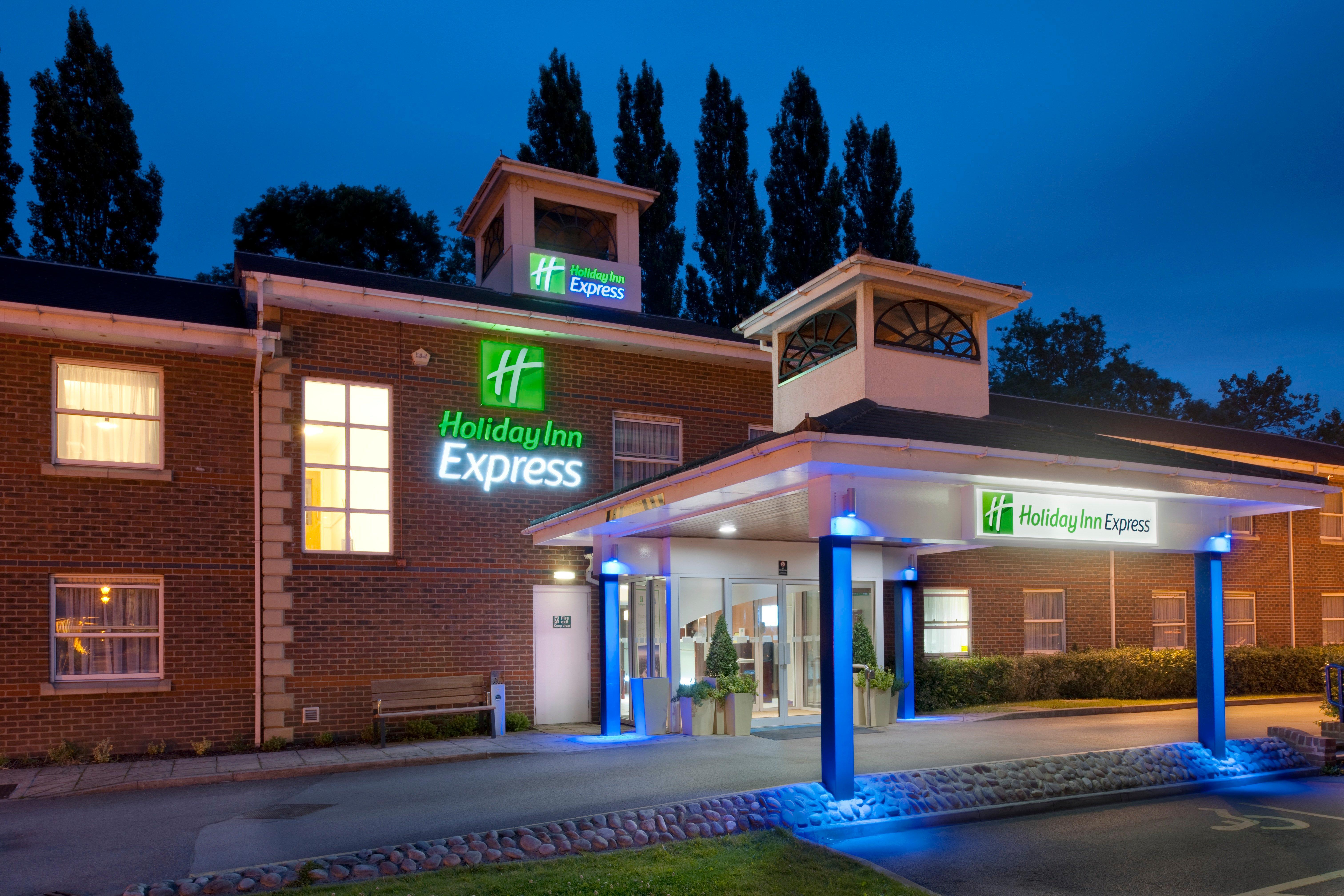 Holiday Inn Express Leeds-East By Ihg Leeds  Exterior foto