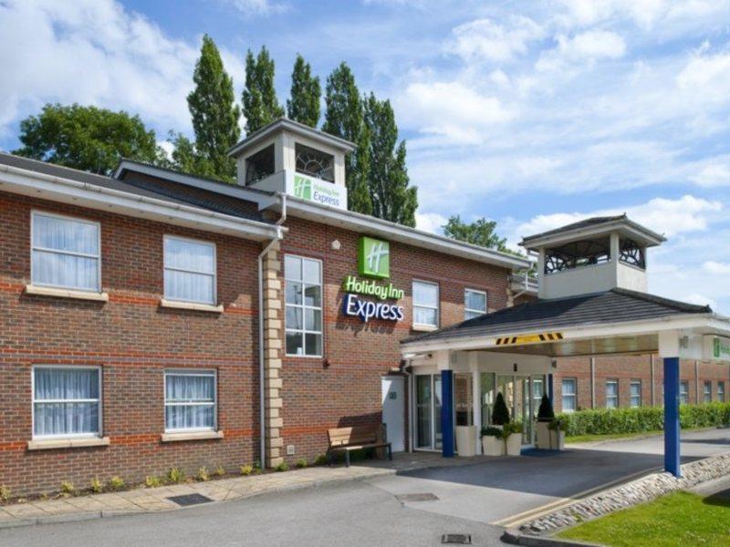 Holiday Inn Express Leeds-East By Ihg Leeds  Exterior foto