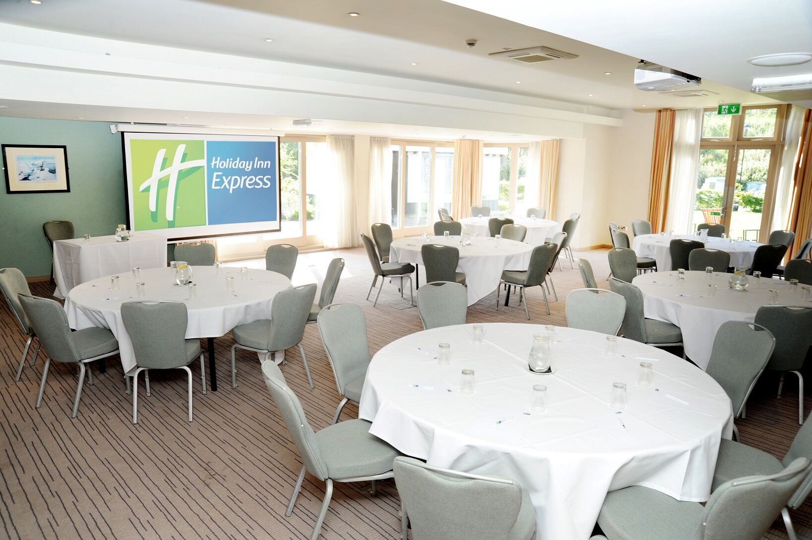 Holiday Inn Express Leeds-East By Ihg Leeds  Exterior foto